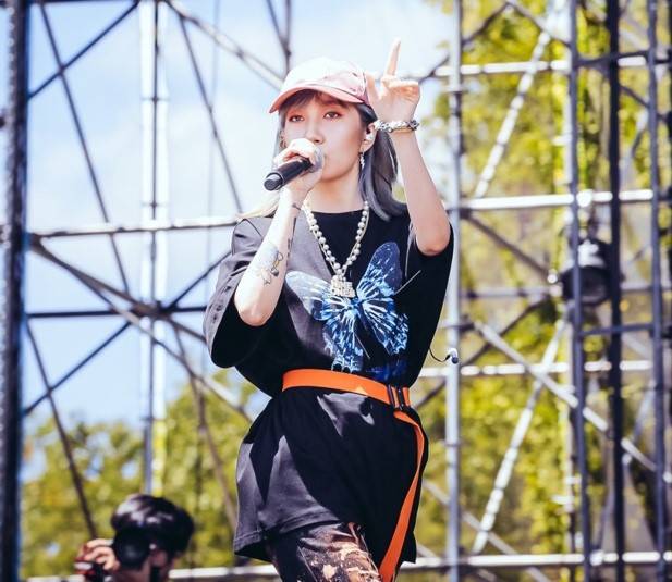 Lazyair女rapper,日本rapperkohh 2016年年底,nineone#加入lazyair并开始接触说唱,成长速度飞快,以多
