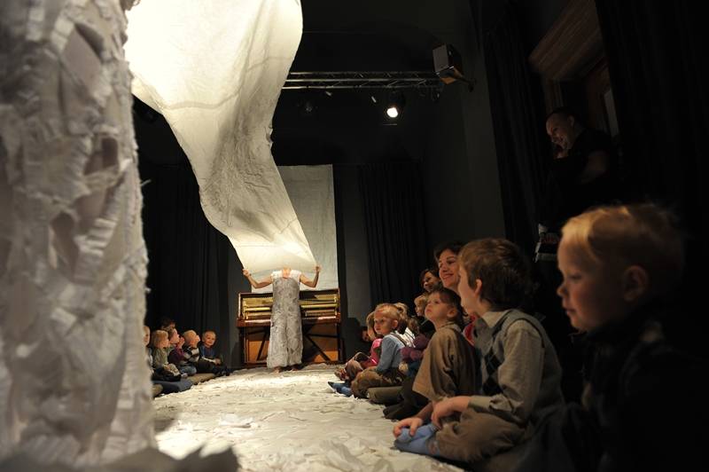 波兰形体剧纸先生萨蒂