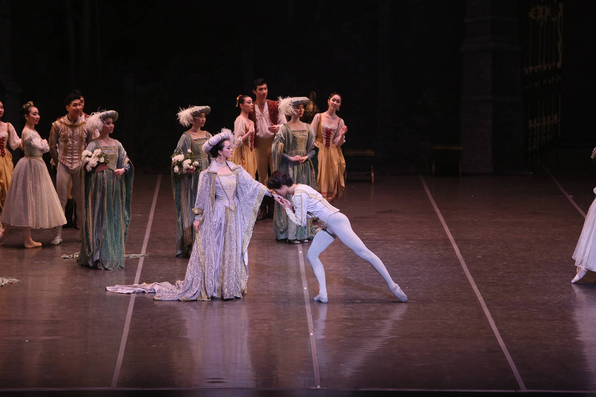 上海芭蕾舞团2018夏季演出季-英国豪华版芭蕾舞剧《天鹅湖》 舞台戏剧