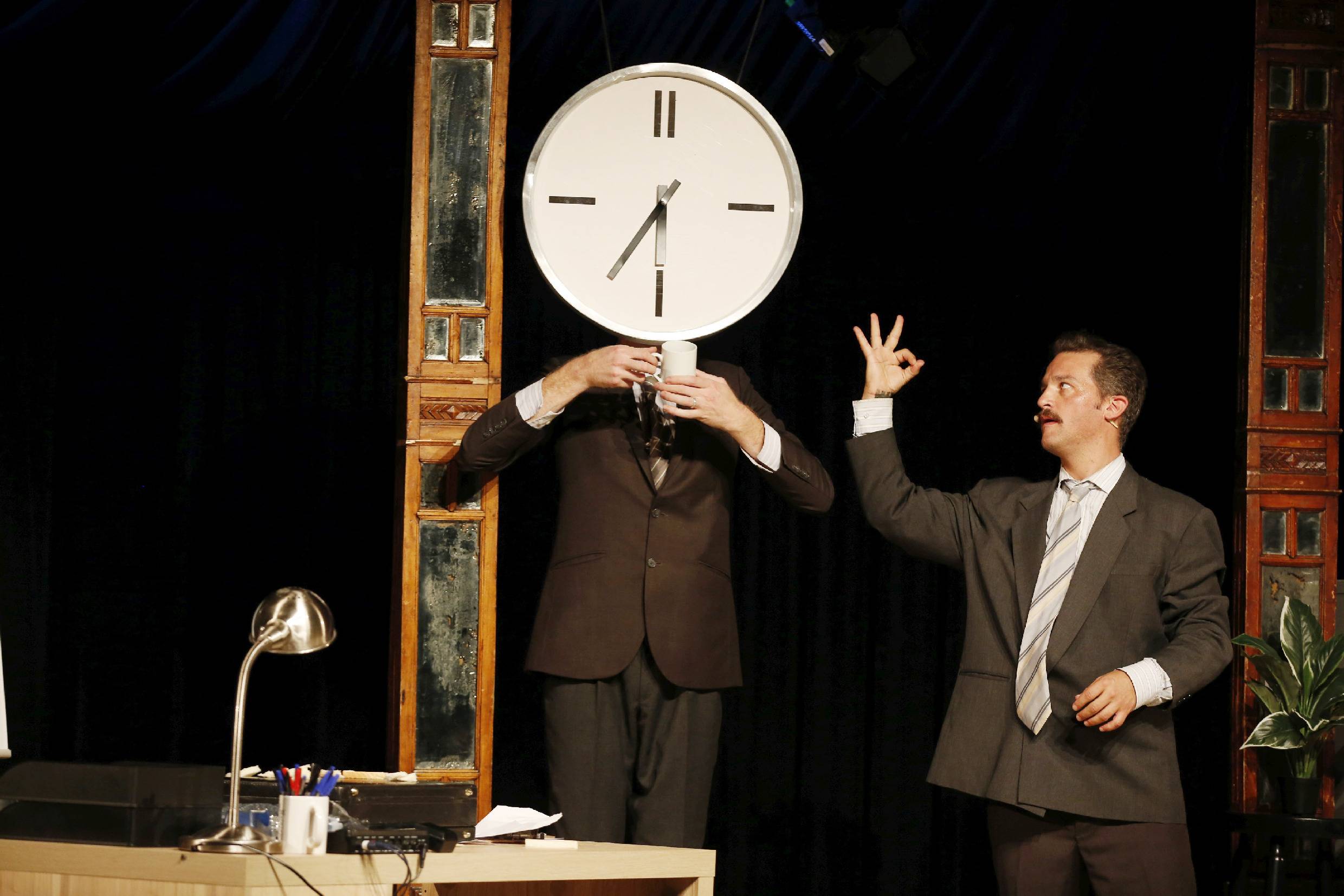 英国爆笑喜剧《疯狂办公室》