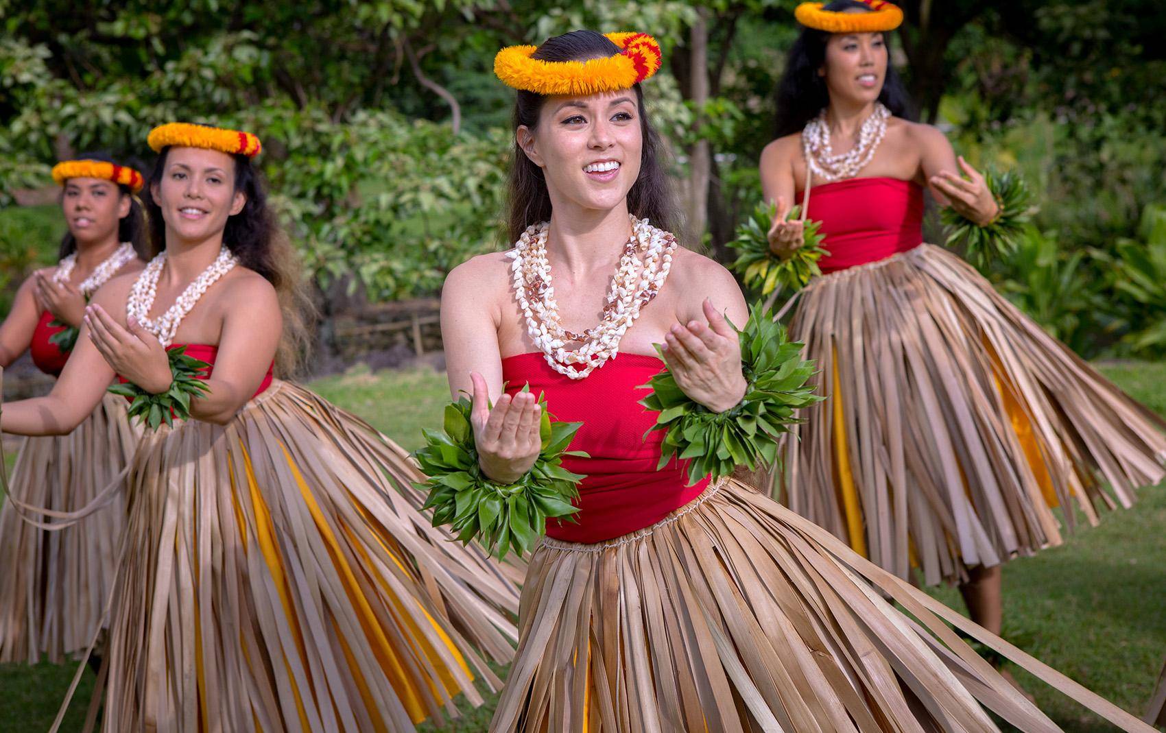 Beautiful Hawaiian Dancers