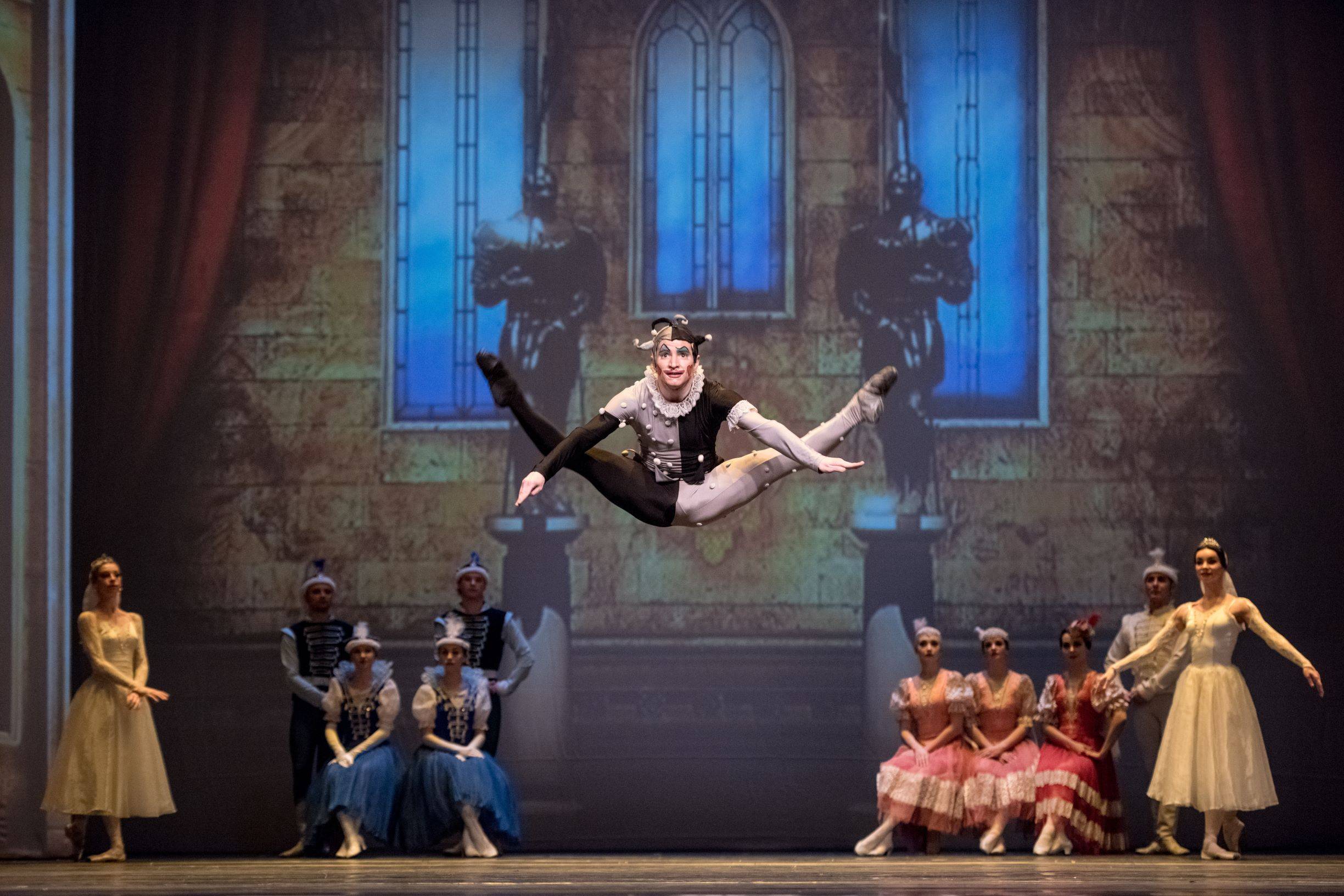 Buy Russian National Ballet Theatre Swan Lake Stage Tickets In Beijing