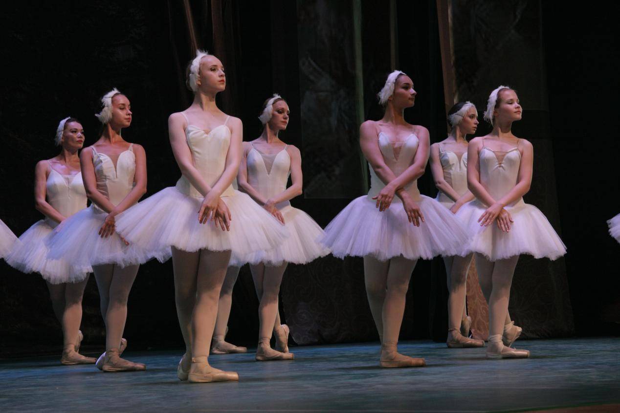 俄罗斯圣彼得堡国立儿童芭蕾舞剧院天鹅湖