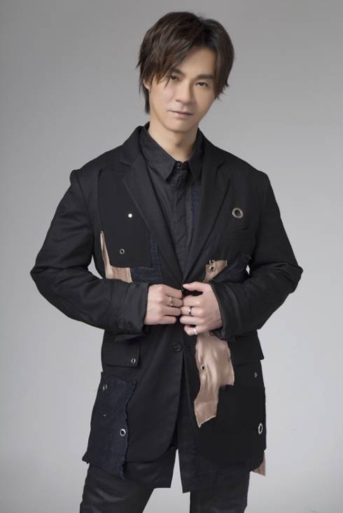 杨培安中国台湾男歌手,被誉为"铁肺王子".