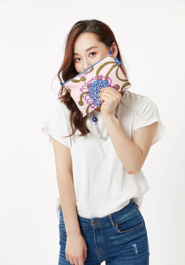 Cukimber: Apricot/Blue Alien Flowers Nylon Makeup Bag