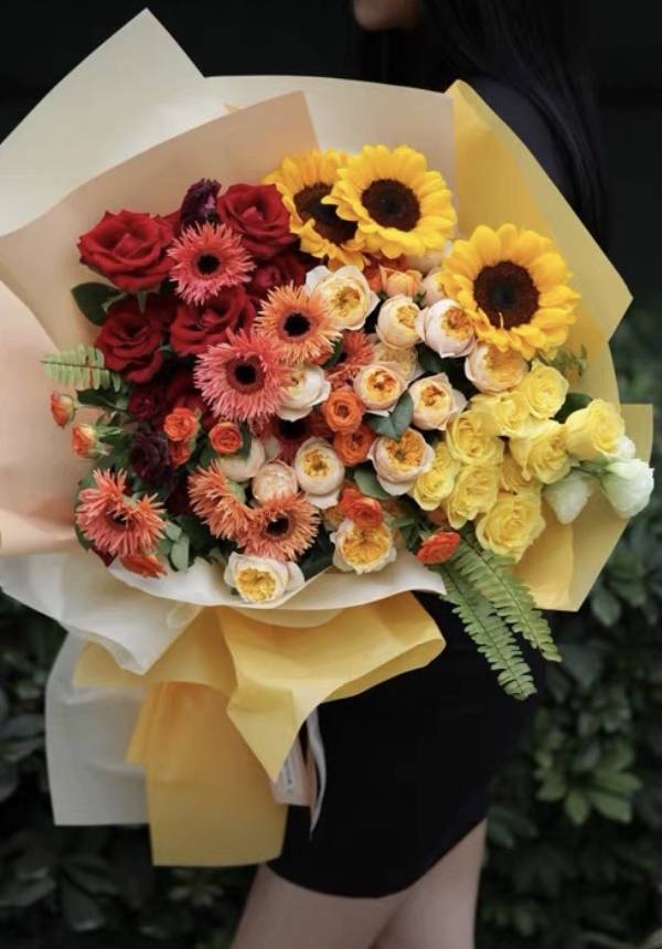 Sunflower and Roses Deluxe Bouqet
