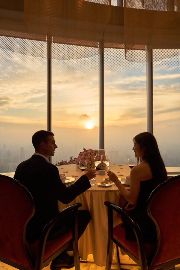 YI LOUNGE ROMANTICO PACKAGE